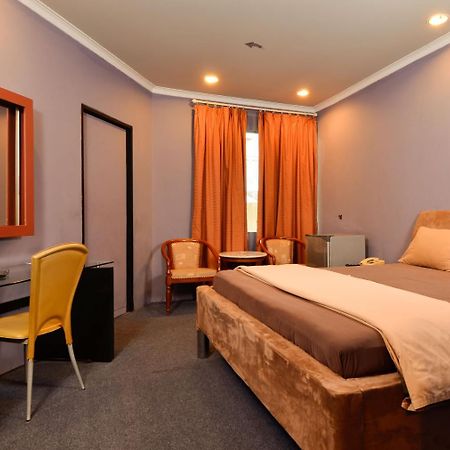 Hotel Peninsula Mangga Besar Τζακάρτα Εξωτερικό φωτογραφία
