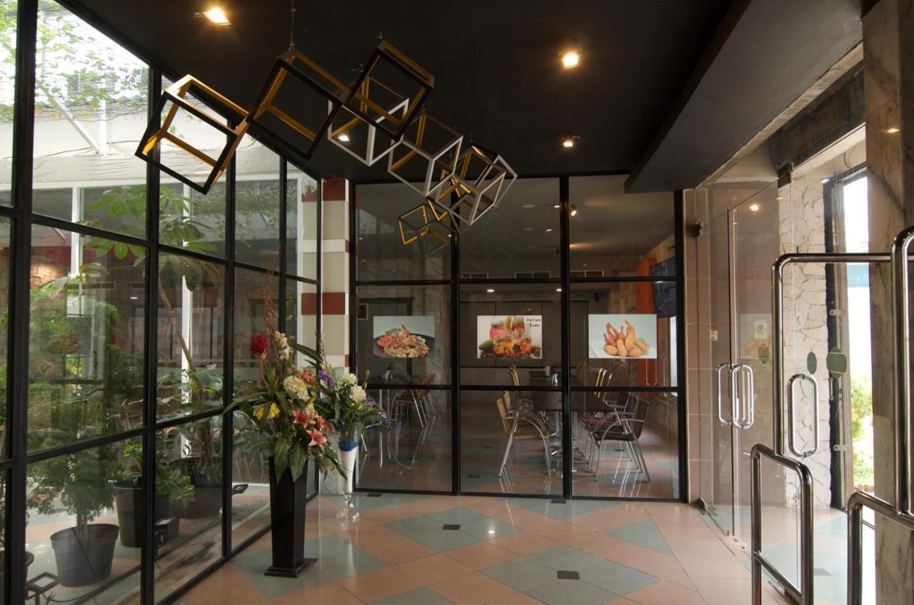 Hotel Peninsula Mangga Besar Τζακάρτα Εξωτερικό φωτογραφία